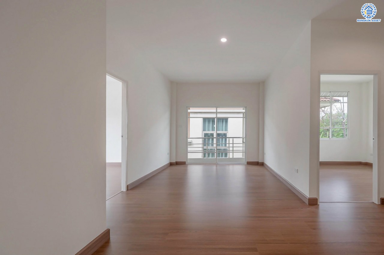 บ้านมือสองตกแต่งใหม่ โครงการ สิทธารมย์รีเจนท์ ลาดพร้าว101 เนื้อที่ 75.3 ตร.ว. ฟังก์ชันรวม 3 ห้องนอน 3 ห้องน้ำ 1 ห้องอเนกประสงค์ จอดรถได้ 2 คัน กว้างขวาง พร้อมทุกการใช้งาน บนทำเลใจกลางเมือง เชื่อมต่อทั้ง ถนนนวมินทร์, ถนนนวลจันทร์, ถ.ลาดพร้าว, ถ.รามอินทรา ใกล้ The Walk เกษตรนวมินทร์ และทางด่วนรามอินทรา...